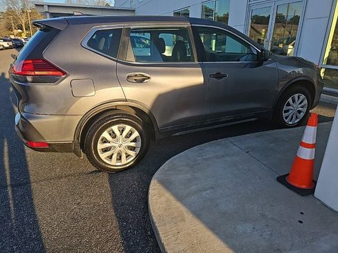 Used 2017 Nissan Rogue S image 7