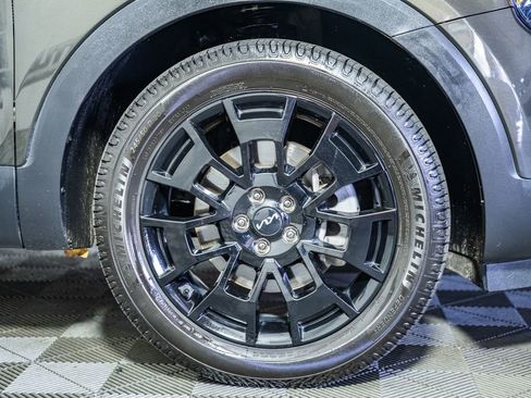 Used 2022 Kia Telluride SX w/ SX Prestige Package image 19