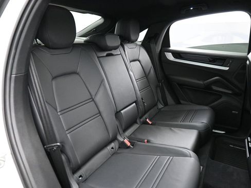 Certified 2024 Porsche Cayenne image 27