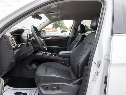 Used 2024 Volkswagen Atlas SE image 13