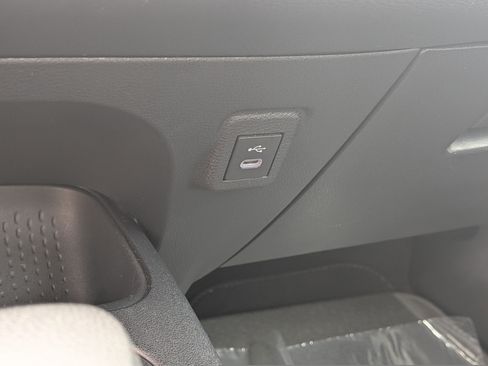 Used 2025 Toyota Corolla LE FWD image 28