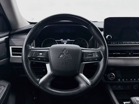 Used 2024 Mitsubishi Outlander SE FWD image 18