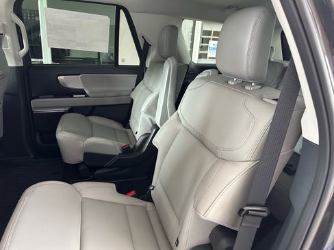 Used 2027 Ford Expedition Active AWD/4WD image 22