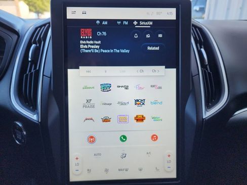 Used 2024 Ford Edge Titanium image 27