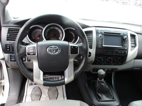 Used 2013 Toyota Tacoma 4x4 Access Cab w/ SR5 Pkg image 29