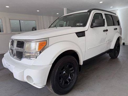 Used 2011 Dodge Nitro SE image 1