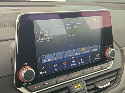 Used 2025 Nissan Altima 2.5 SV image 19