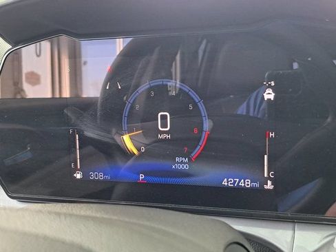 Used 2025 Chevrolet Trax LT FWD image 9