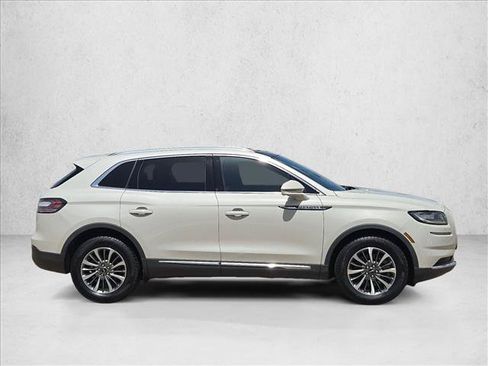 Used 2022 Lincoln Nautilus Reserve FWD image 4