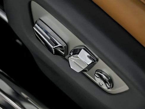 Used 2018 Rolls-Royce Wraith RWD image 20