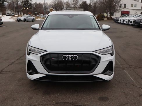 Used 2022 Audi e-tron Prestige w/ Prestige Package image 3