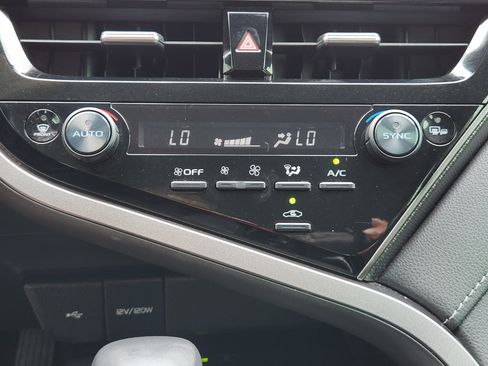 Used 2022 Toyota Camry XSE FWD image 21