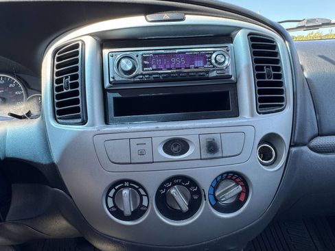 Used 2006 MAZDA Tribute I image 25