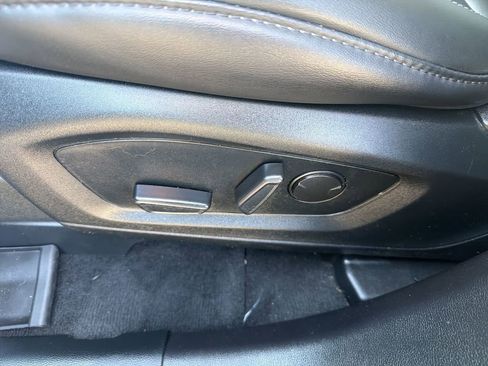 Used 2022 Ford Explorer XLT w/ Equipment Group 202A image 12