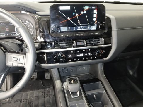 Used 2025 Nissan Pathfinder SL AWD/4WD image 19