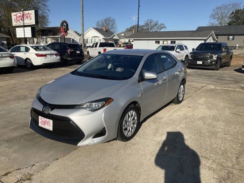 Used 2018 Toyota Corolla LE image 7