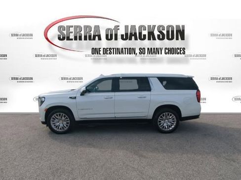 Used 2023 GMC Yukon XL Denali AWD/4WD image 6
