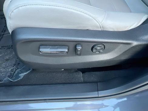 Used 2018 Honda CR-V Touring image 13