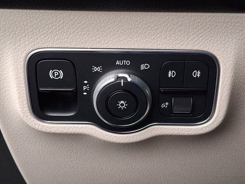 Used 2020 Mercedes-Benz GLB 250 4MATIC image 21