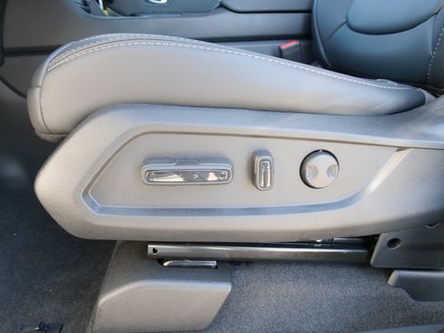 Used 2025 Honda Pilot Touring image 18