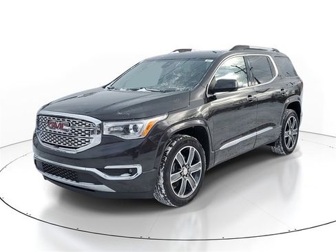 Used 2018 GMC Acadia Denali w/ Technology Package image 2