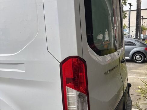 Used 2018 Ford Transit 250 148 Medium Roof RWD image 7