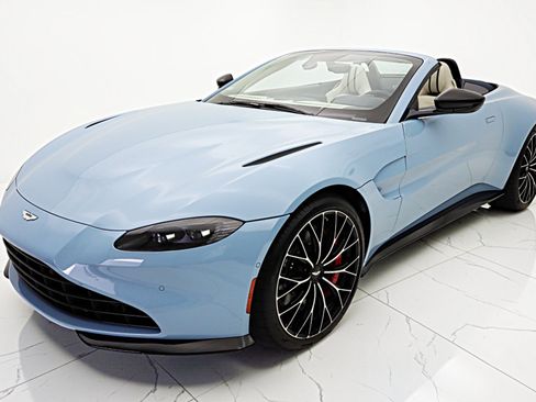 Used 2022 Aston Martin V8 Vantage Roadster RWD image 14