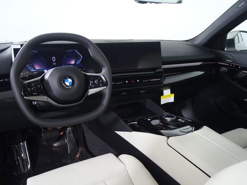 New 2026 BMW 530i xDrive w/ Premium Package image 18