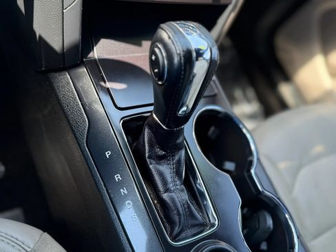 Used 2018 Ford Explorer XLT w/ Equipment Group 202A FWD image 19