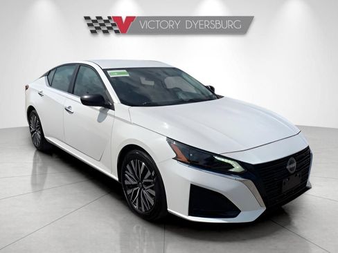 Used 2025 Nissan Altima 2.5 SV image 1