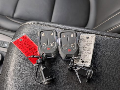 Used 2023 GMC Acadia SLT image 39