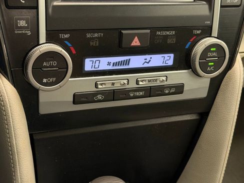 Used 2012 Toyota Camry XLE w/ Leather Pkg image 28