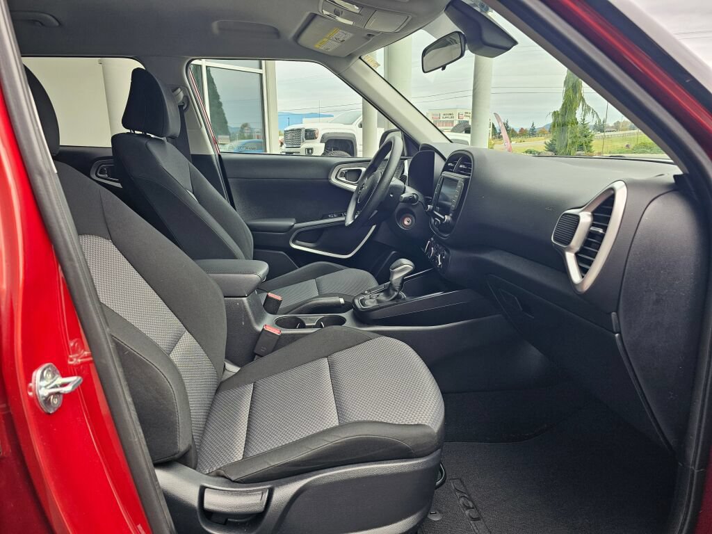 Used 2022 Kia Soul LX w/ Technology Package FWD image 11