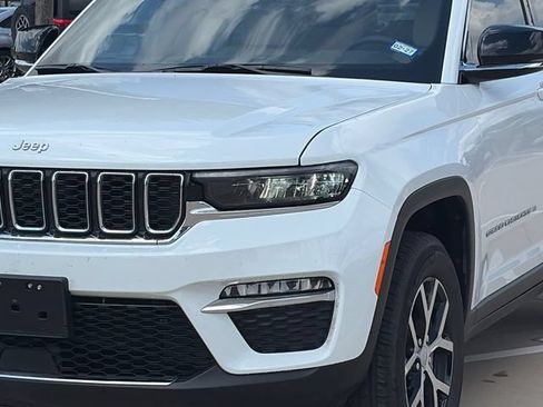 Used 2025 Jeep Grand Cherokee Limited RWD image 4