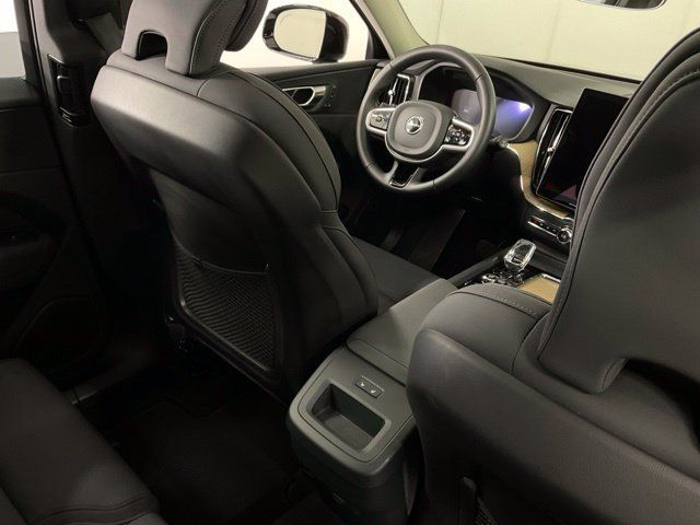 Certified 2026 Volvo XC60 B5 Plus AWD/4WD image 28