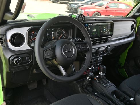 Used 2025 Jeep Wrangler Unlimited Sport AWD/4WD image 11