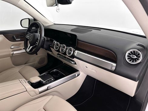 Used 2021 Mercedes-Benz GLB 250 image 30
