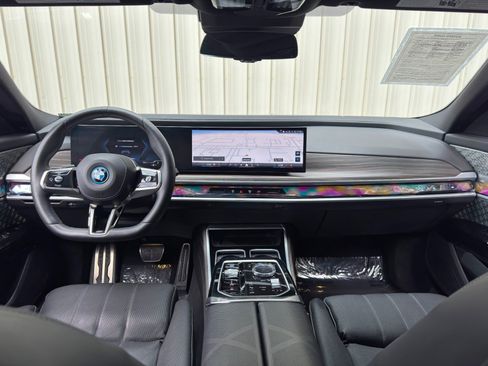 Used 2023 BMW i7 xDrive60 w/ Executive Package 2 AWD/4WD image 14