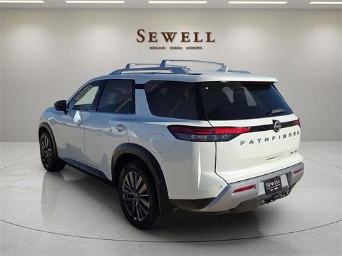 Used 2022 Nissan Pathfinder SL w/ SL Premium Package image 3