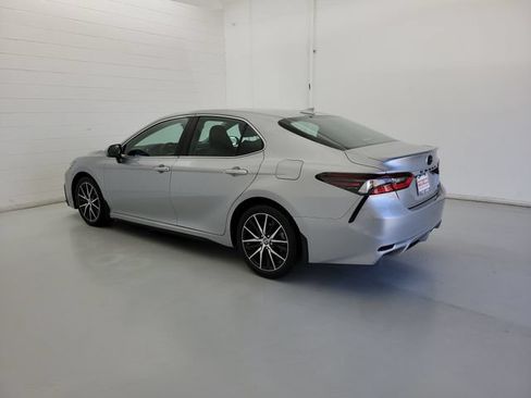 Used 2023 Toyota Camry SE FWD image 7
