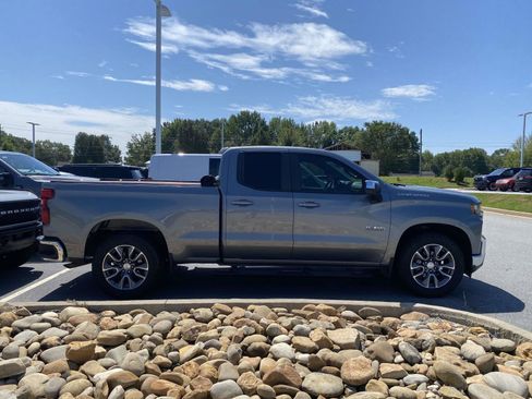 Used 2019 Chevrolet Silverado 1500 LT w/ Texas Edition RWD image 8