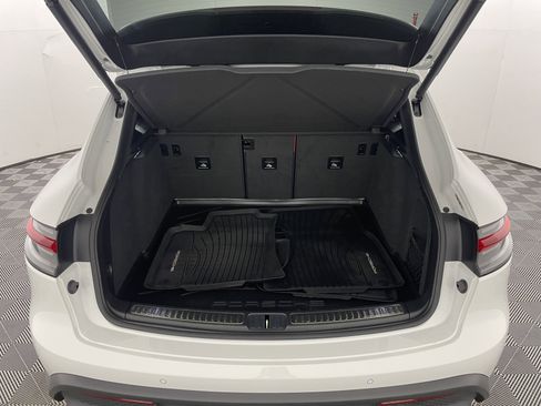 Certified 2023 Porsche Macan Turbo AWD/4WD image 21