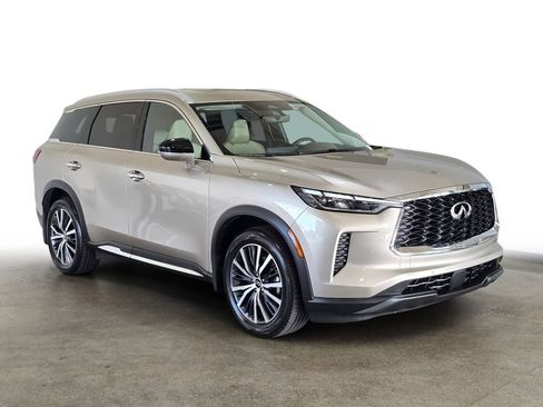 Used 2023 INFINITI QX60 Sensory w/ Vision Package AWD/4WD image 3