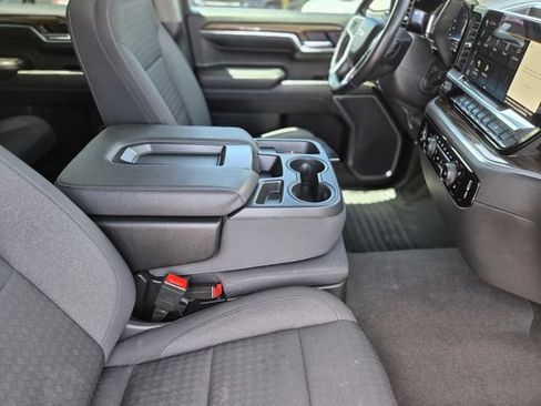 Used 2022 Chevrolet Silverado 1500 LT AWD/4WD image 36