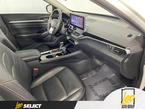 Used 2024 Nissan Altima 2.5 SR w/ SR Premium Package FWD image 25