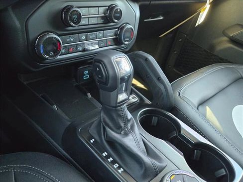 New 2025 Ford Bronco Badlands image 14