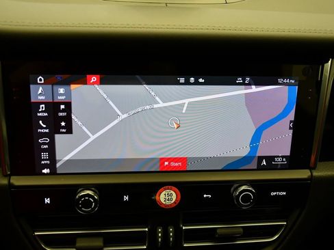 Certified 2026 Porsche Macan AWD/4WD image 30