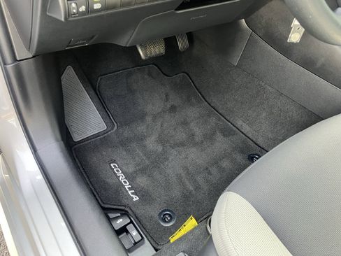 Used 2024 Toyota Corolla LE FWD image 18