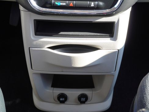 Used 2017 Dodge Grand Caravan SE w/ UConnect Hands-Free Group image 36