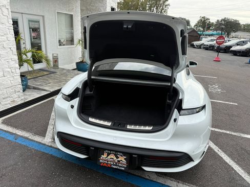 Used 2020 Porsche Taycan image 21